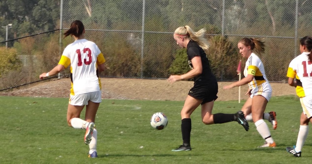 COM Women's Soccer Grabs 2-2 Draw Against Redwoods
